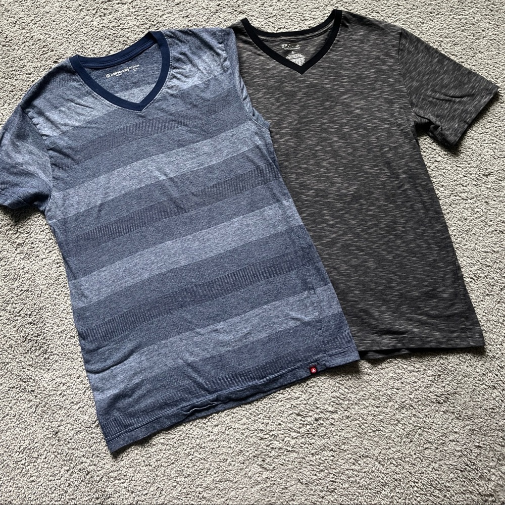 Lot Of 2 Men’s V-Neck Short Sleeve T-Shirts Size M